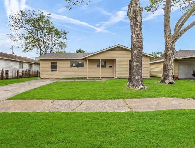 Photo - 303 Brown Dr