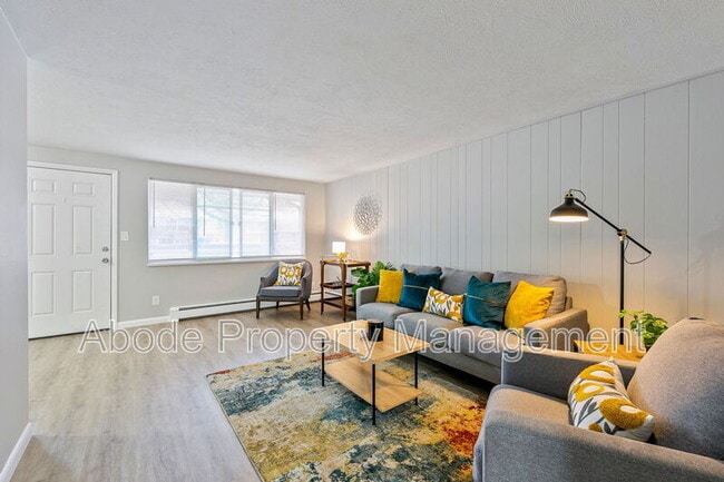 Photo - 476 W 10th St