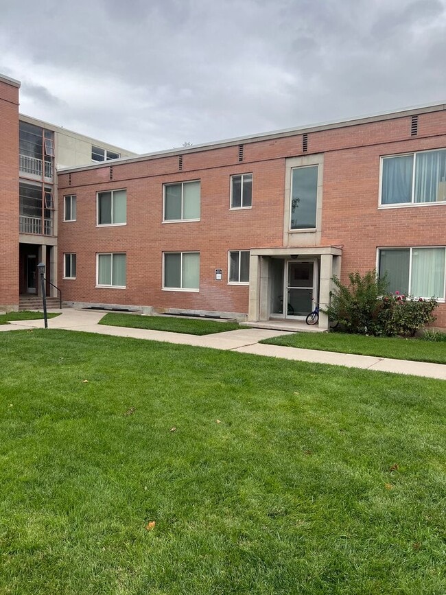 Building Photo - 1 bed/1 bath Unit 27