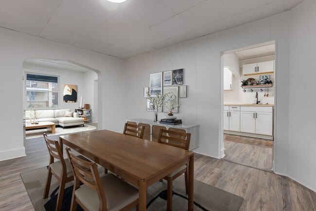 Building Photo - AVAILALBE NOW - Fully Renovated 3BR in Mt. Washington w/ New Kitchen & Rare Off-Street Parking!