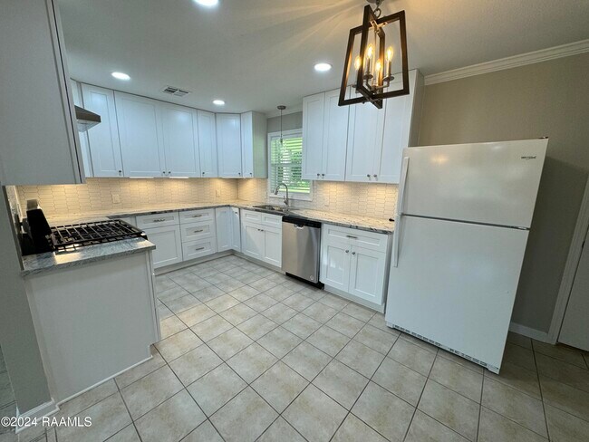 Photo - 305 Alice Dr