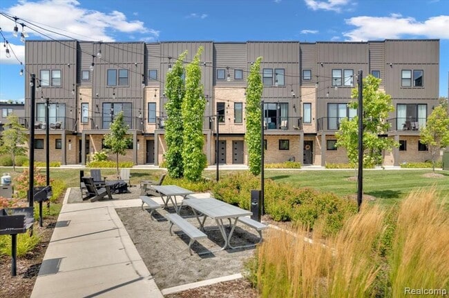 Building Photo - 1087 Hampton Cir