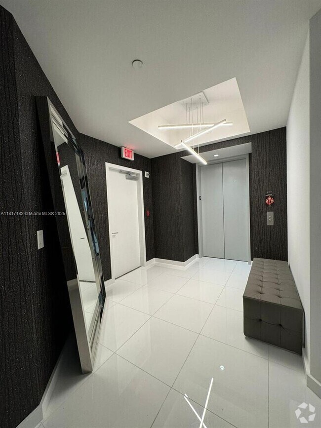 Building Photo - 851 NE 1st Ave Unit 1404 Rental
