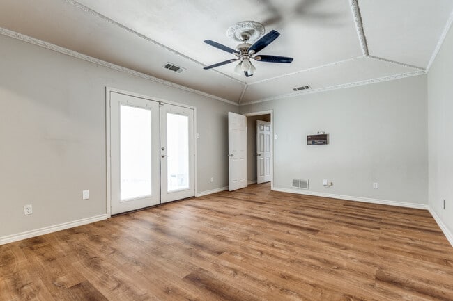 Photo - 3719 Weeburn-1