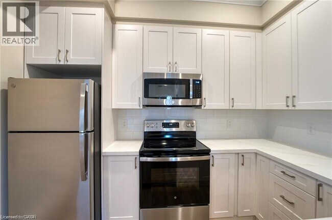 Photo - 100 Charlton Ave W Unité 203