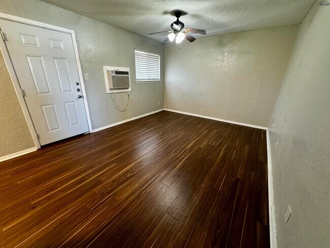 Photo - 1710 10th St