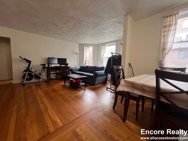 Building Photo - 316 Tappan St Unit 1B Rental