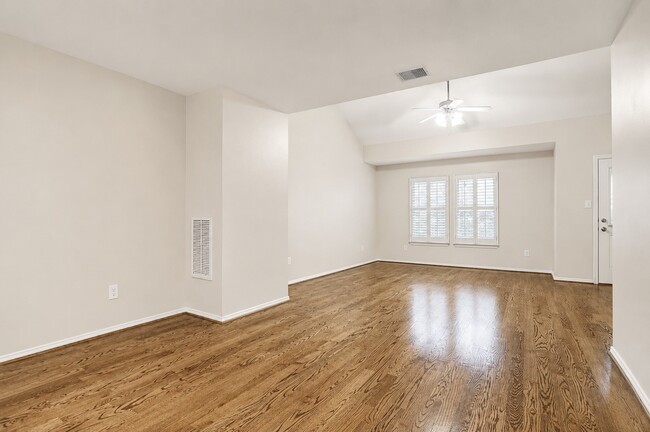 Photo - 934 E Heights Hollow Ln