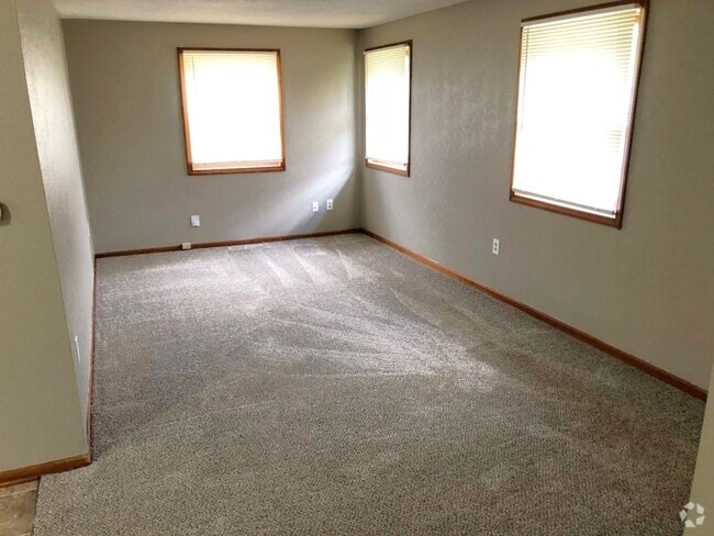 Building Photo - 2 Bed Ranch-Style House