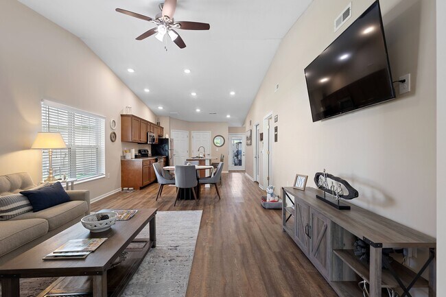 Photo - Redwood Brownstown Telegraph Road