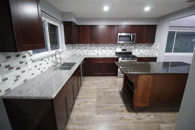 Building Photo - 20074 Crazy Horse Cir