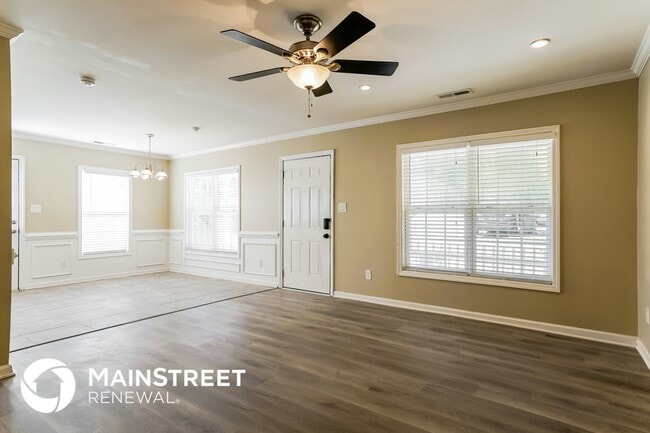 Photo - 811 Chalmers St