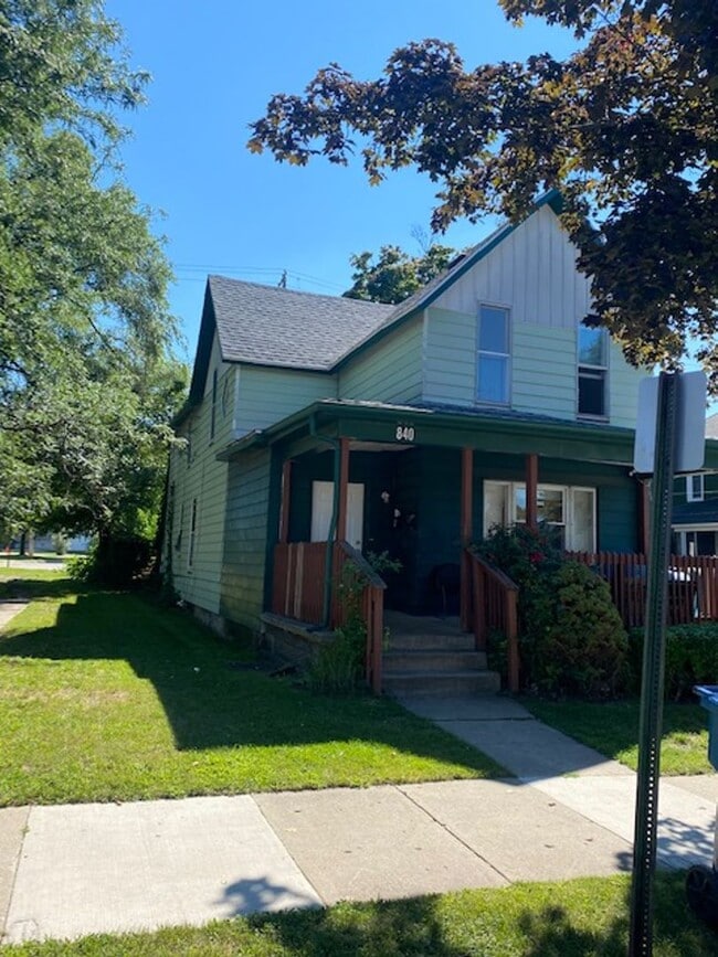 Photo - 840 Lafayette Ave SE Unit #2