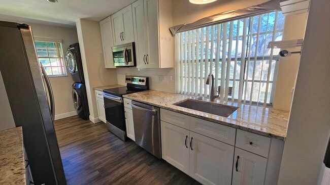 Building Photo - 6560 Via Regina