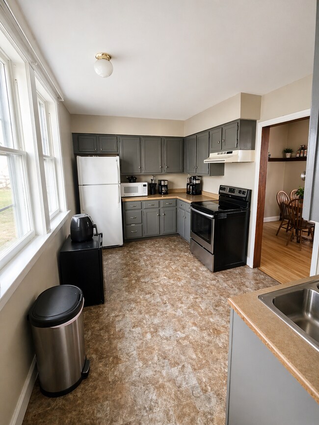 Photo - AVAILABLE JUNE - 3 Bed 1 Bath w/ Bonus Attic Hangout