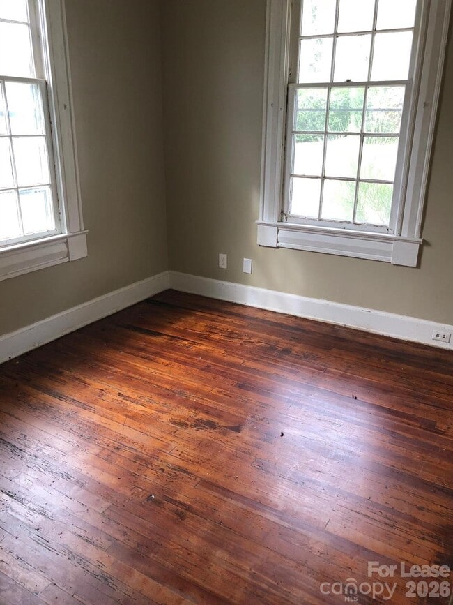 Photo - 656 E Sharpe St