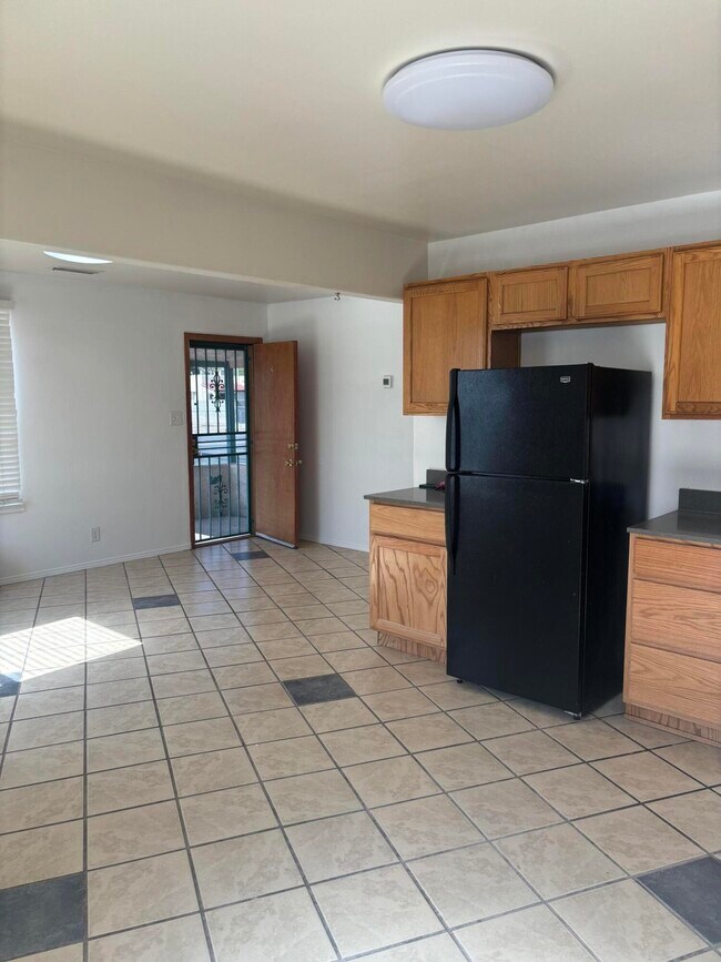 Photo - 615 Candelaria Rd NW