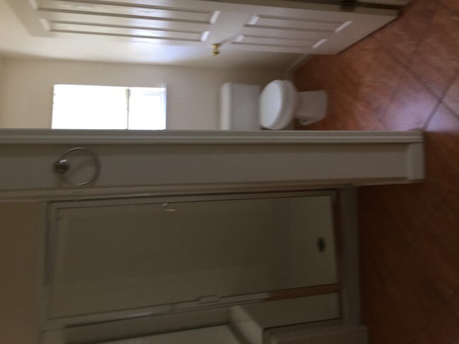 Photo - 940 Oakes St