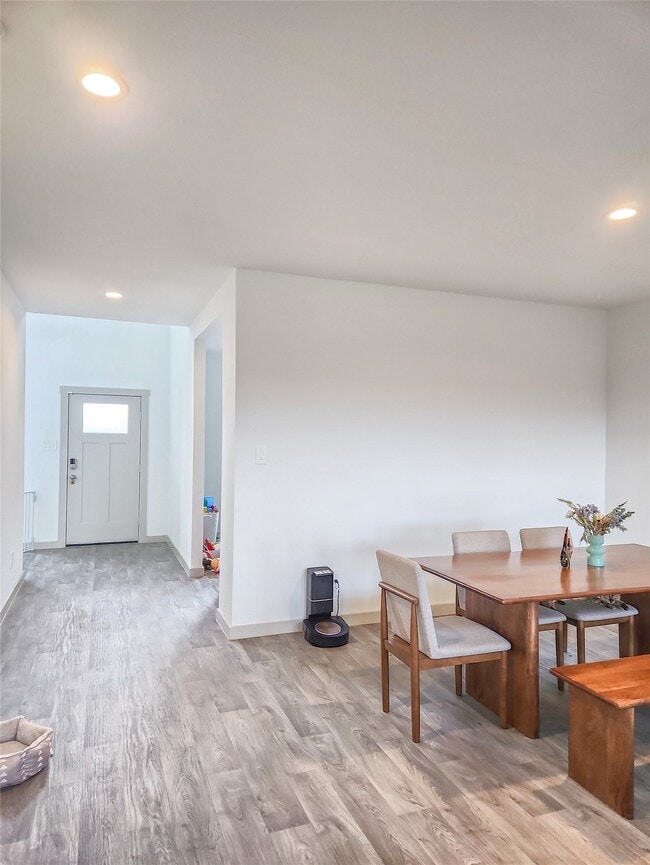Photo - 7219 Sunbreeze Ln