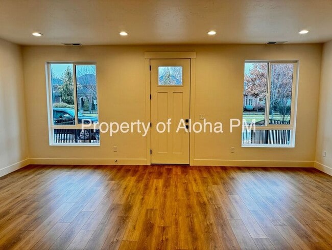 Photo - 366 E Presidio Ln