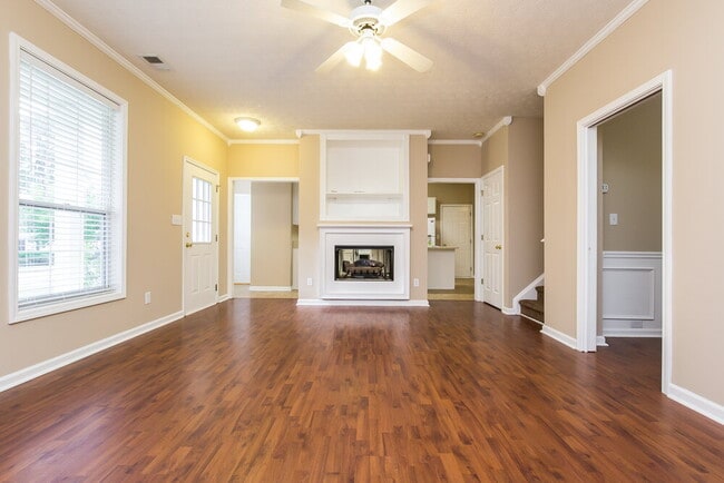 Photo - 228 Chamberlyn Ln