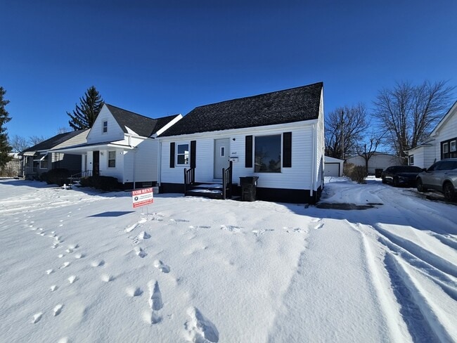 Building Photo - 4445 E 154th St