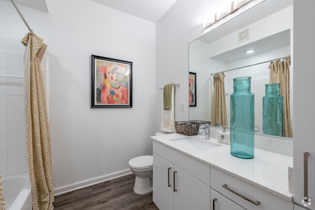 2BR, 2BA - 989SF