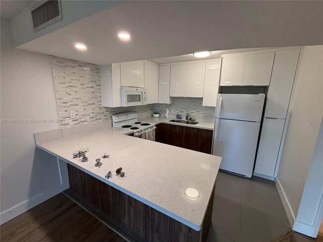 Building Photo - 15325 SW 106th Terrace Unit 608