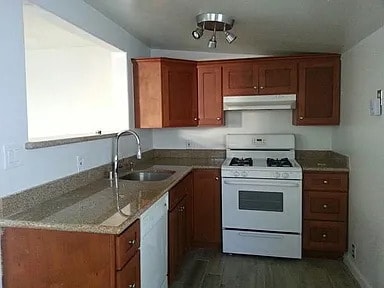 Photo - 136 E 21ST ST Unidad B103