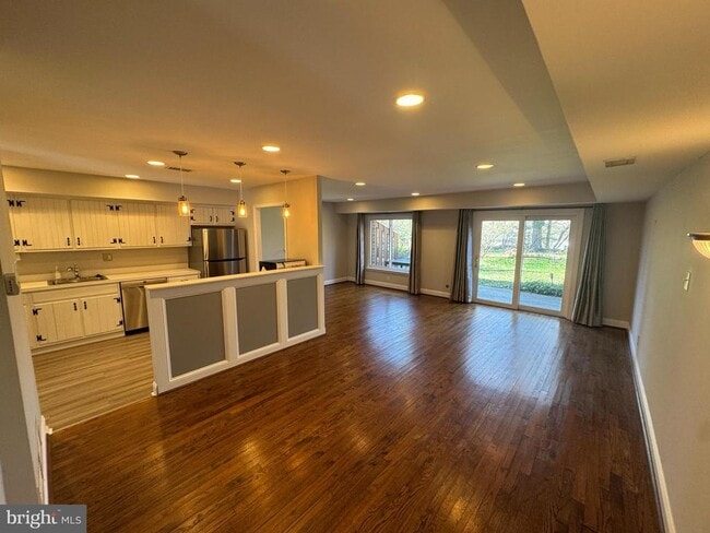 Photo - 1002 Worthington Dr