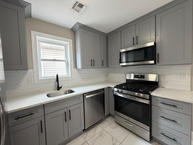 Photo - 208 Atlantic St Unit 2