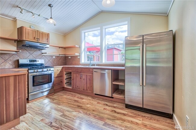 Photo - 719 Division St NW