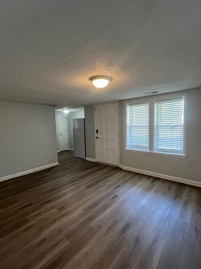 Photo - 489 W Outer Dr