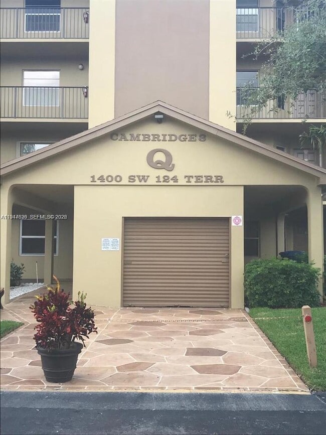 Building Photo - 1400 SW 124th Terrace Unit 403Q