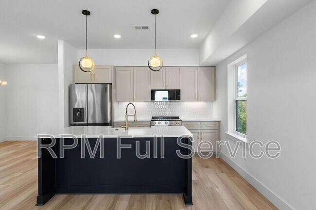 Photo - 1241 N Avondale Cir
