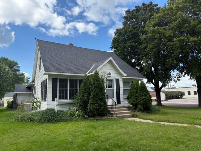 Building Photo - 502 S Washington St Rental
