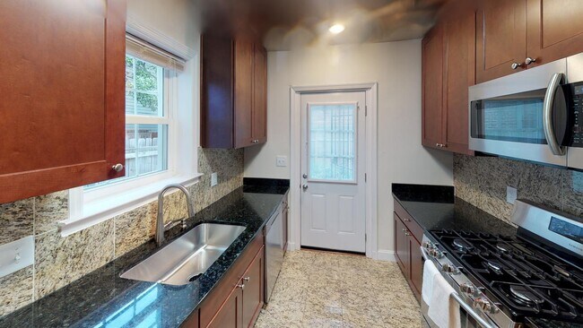 Photo - 835 4th St NE