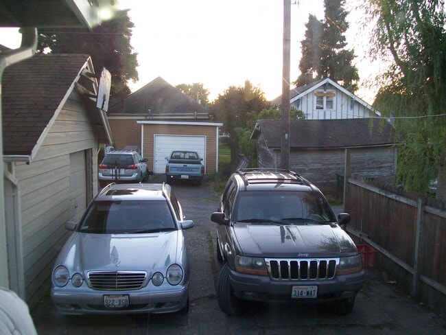 Photo - 1531 James St