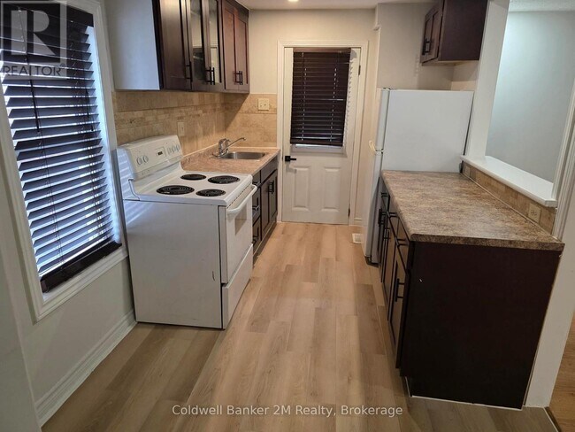 Photo - 300 Haig St