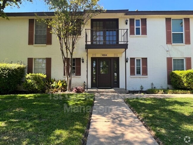 Building Photo - 4004 Ridglea Country Club Dr Rental