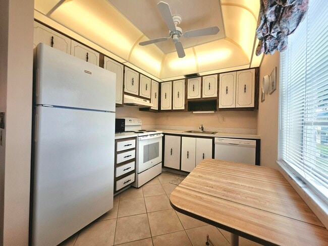 Photo - 719 Flanders Dr