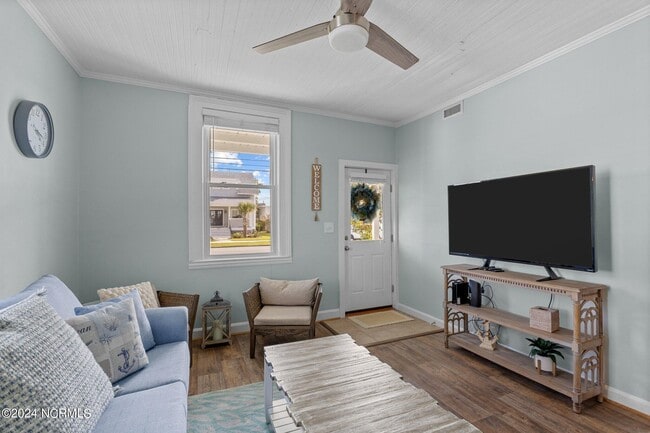 Photo - 1406 Evans St