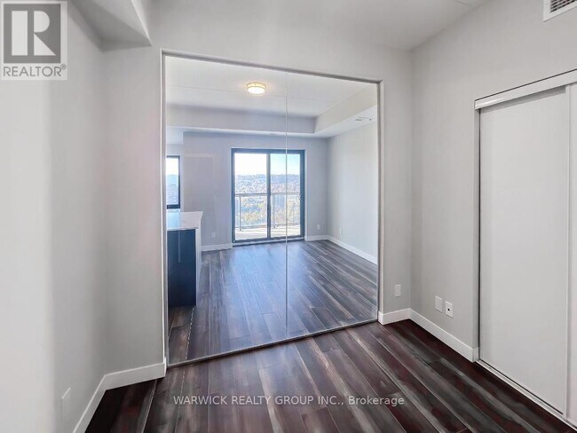 Photo - 15 Queen St S Unit 1815