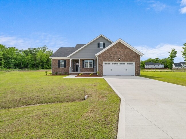 Building Photo - Towne Pointe Beauty!