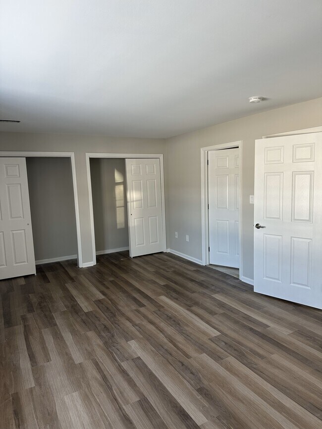 Armarios dobles - 120 N 4th Ave