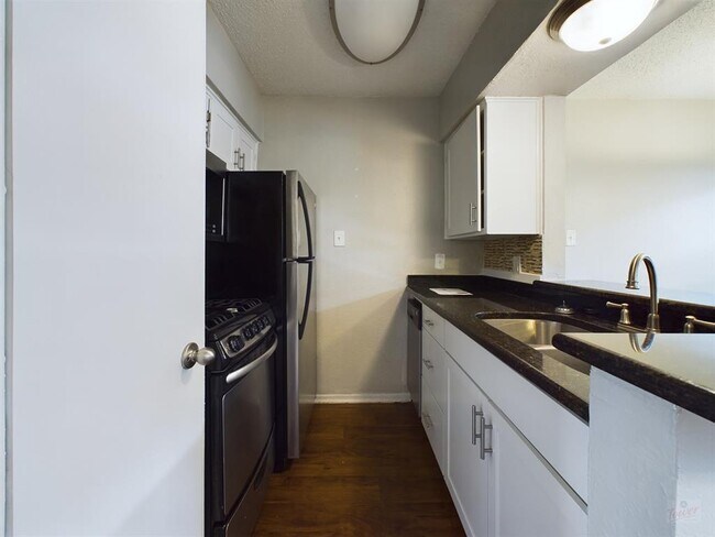Photo - 2401 Manor Rd Unit 125