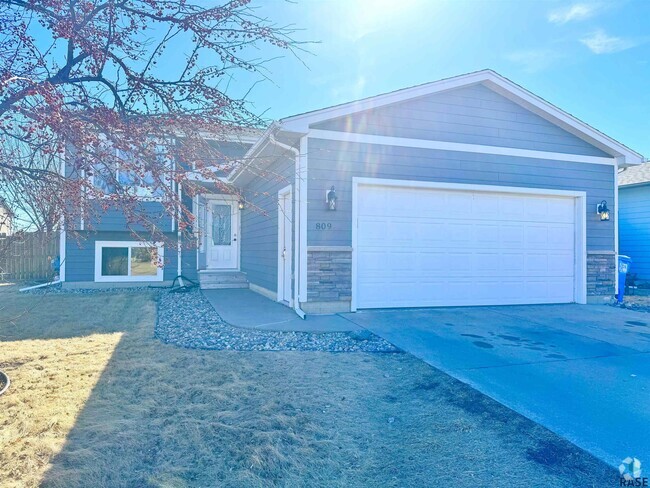 Building Photo - 809 Chokecherry St Rental