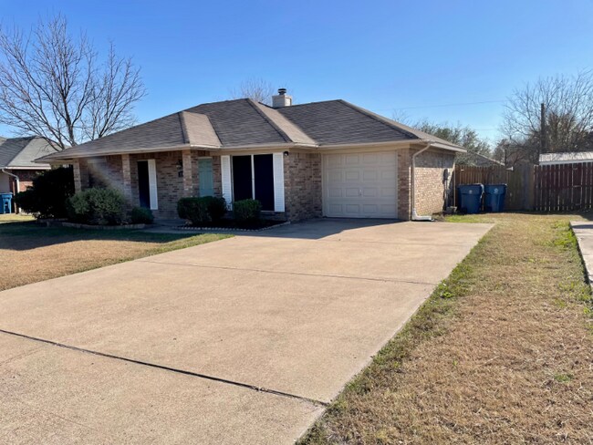 Photo - 114 Janis St