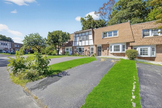 Photo - 8 Roundtree Ct