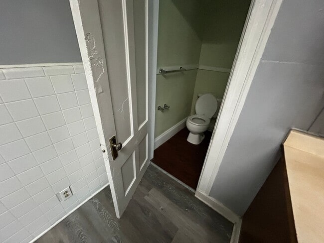 Photo - $1425 - Studio / 1 Bath Apartment in Downtown Manchester with All Utilities Included Unidad 10-3 Orange